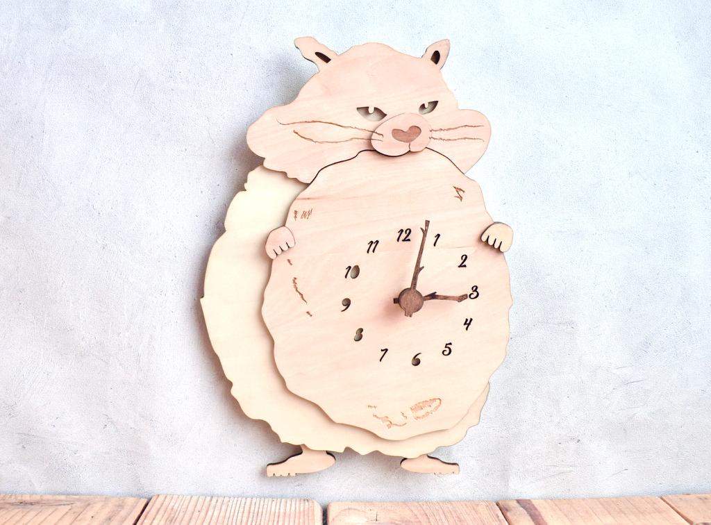 ハムスターがmogmogする レギュラーサイズ 時計 木製 掛け時計