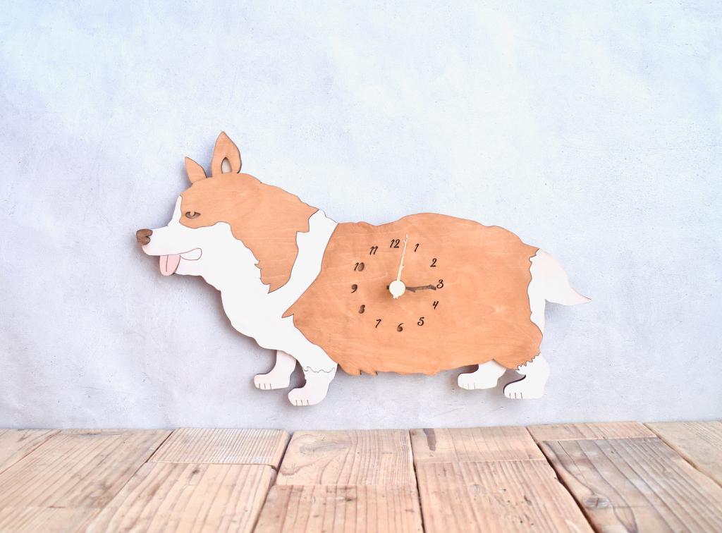 気分最高潮なウェルシュ・コーギー レギュラーサイズ 時計 木製 掛け時計