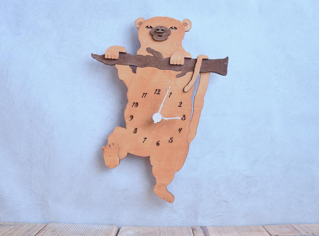 夜の活動者、キンカジューの口パク レギュラーサイズ 時計 木製 掛け時計