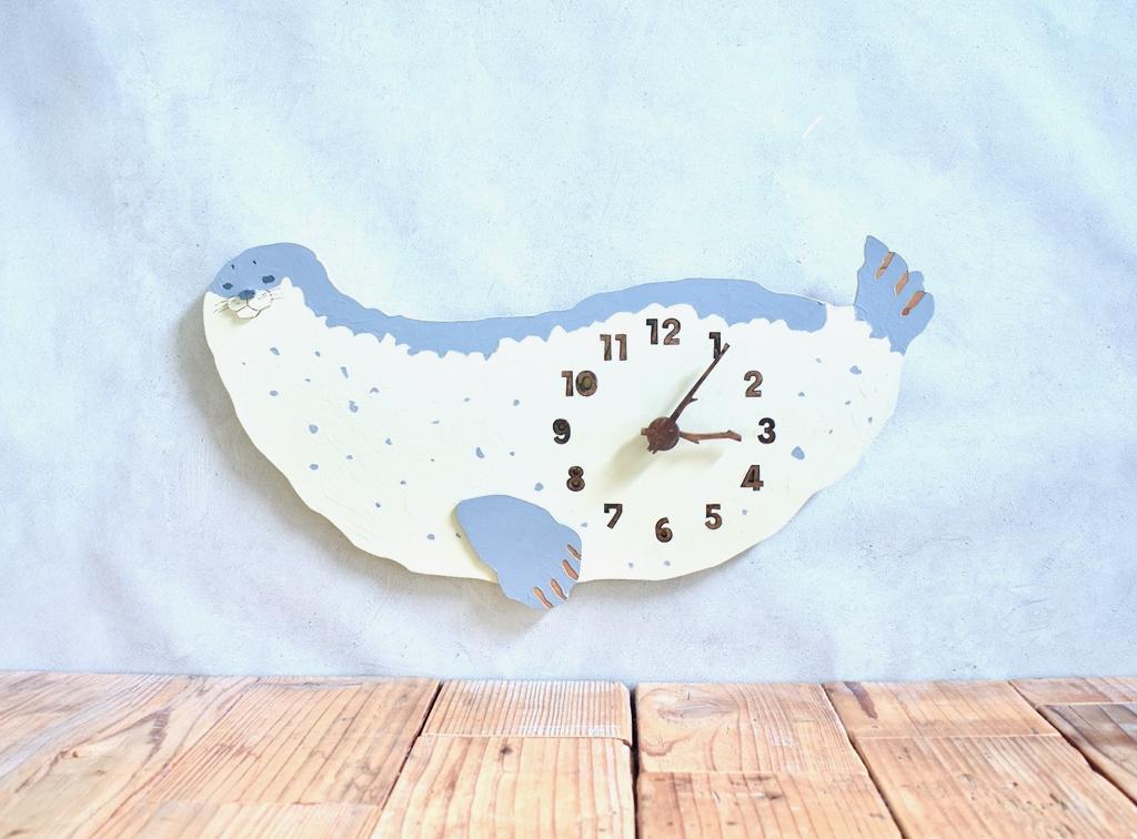 大人のゴマフアザラシ レギュラーサイズ 時計 木製 掛け時計